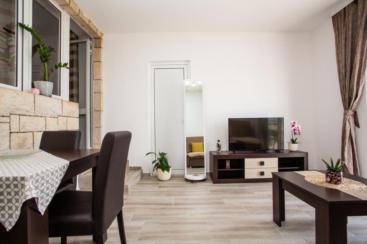Apartments Jelena Улцинь Екстер'єр фото